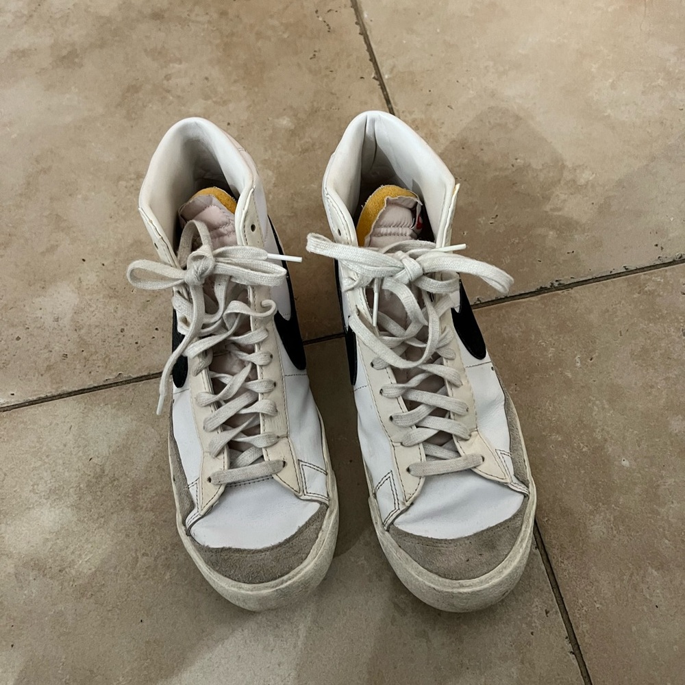 Women’s Nike Blazer Mid 77